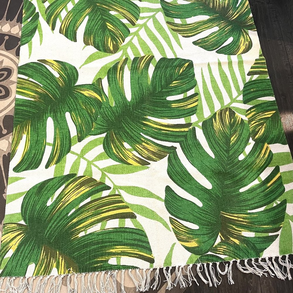 NEW 6 ft X 4 ft Cotton Leaf Rug